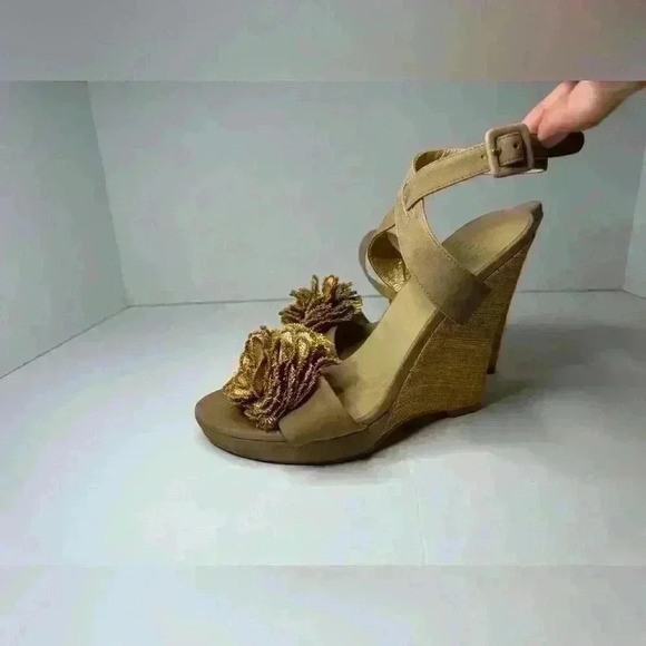 Stuart Weitzman Women’s Belfor Flower Wedges‎ Sandals Size 8.5 - Picture 6 of 11
